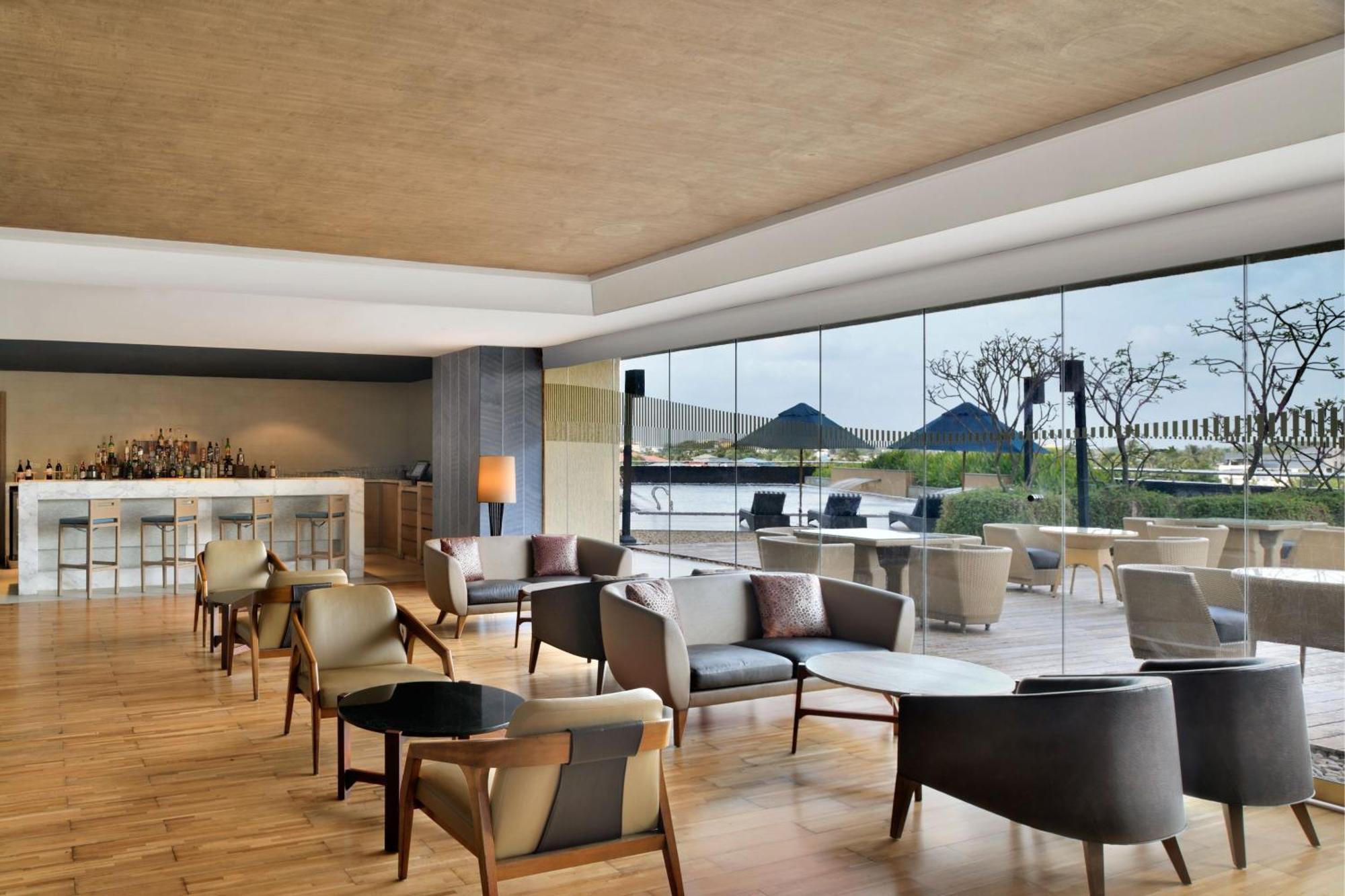 고치 메리어트 호텔 Kochi 외부 사진 The Lounge at the airport