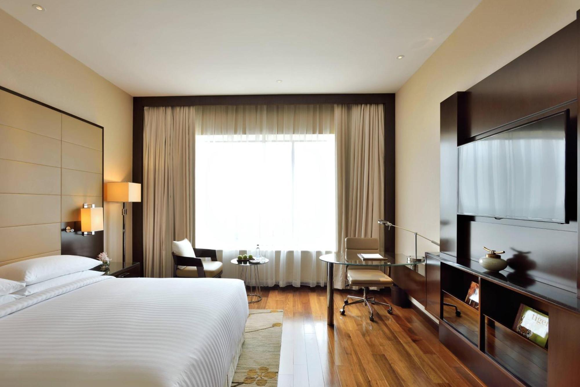 고치 메리어트 호텔 Kochi 외부 사진 A room at the Taj Bengal