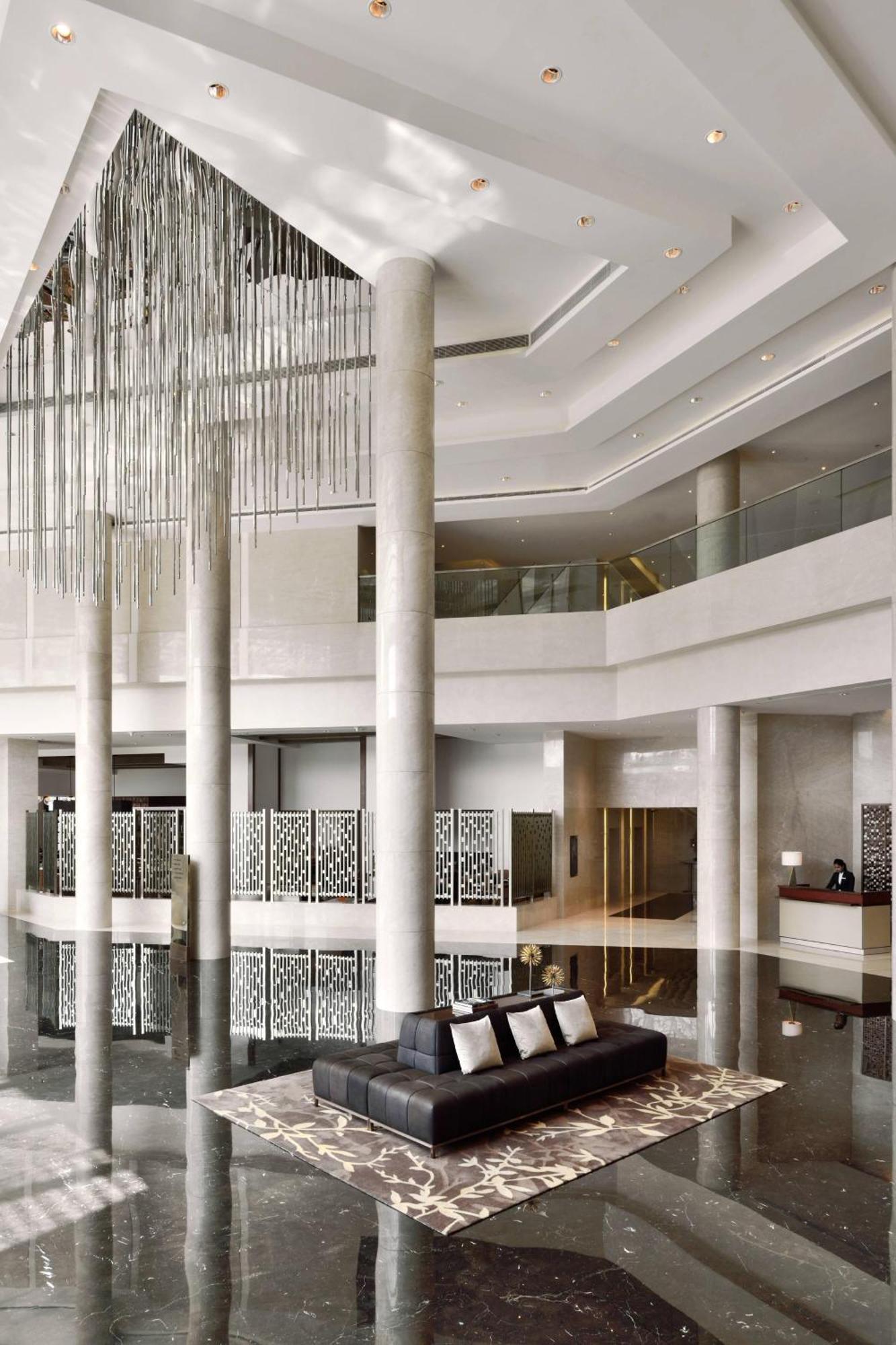 고치 메리어트 호텔 Kochi 외부 사진 The lobby of the hotel